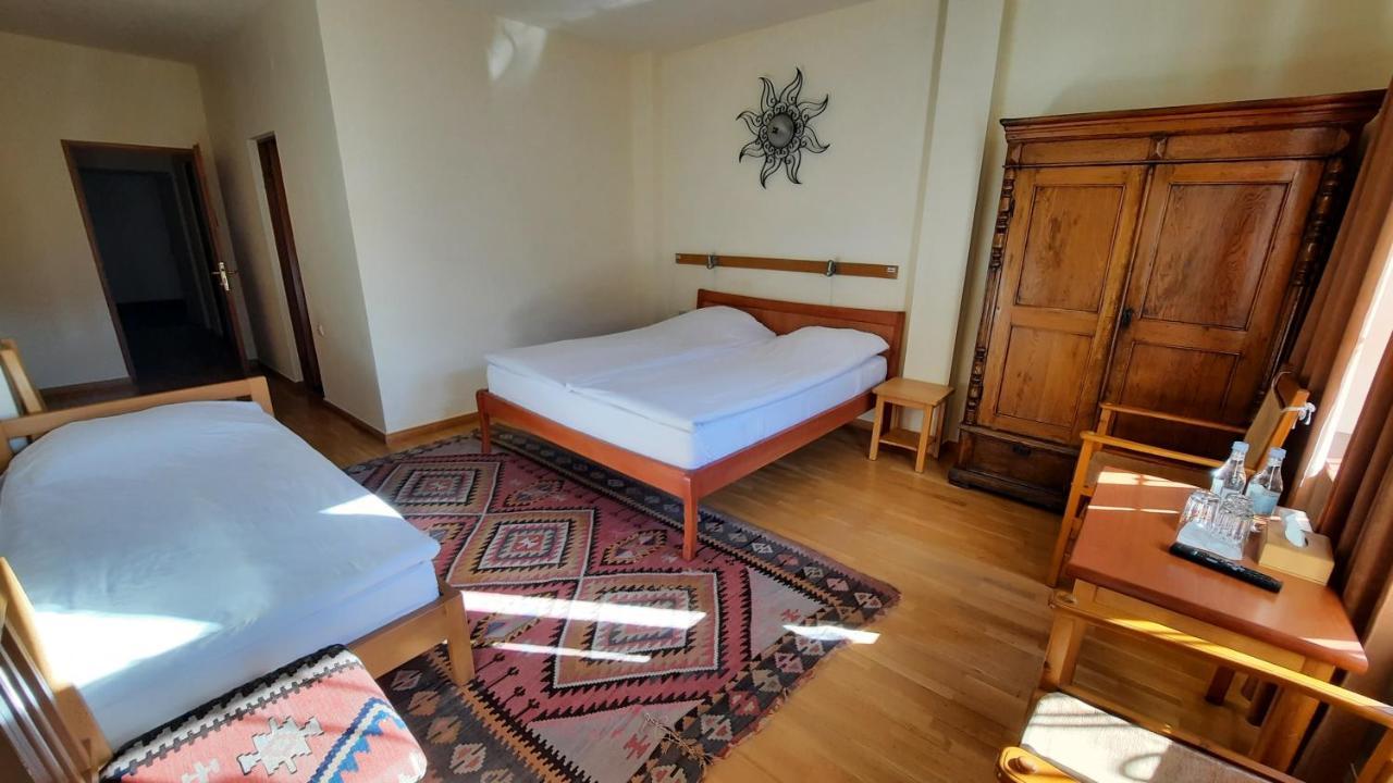Hotel Mirhav Goris Exterior photo