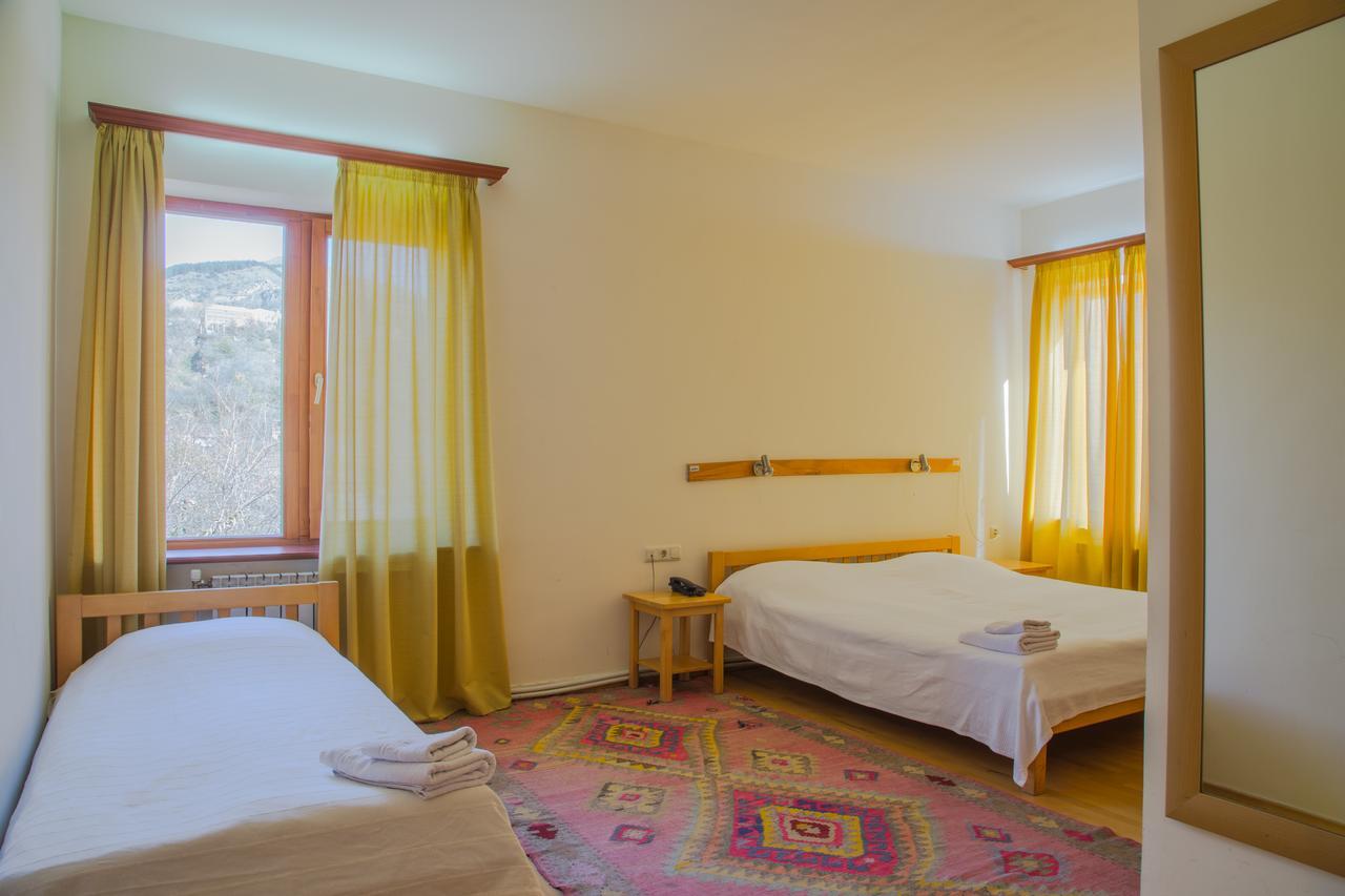 Hotel Mirhav Goris Exterior photo